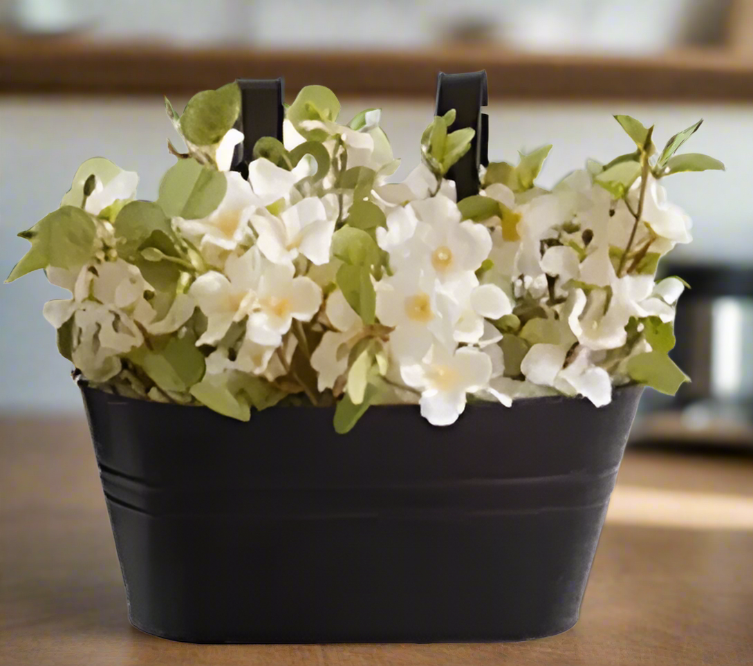Clonkeen plant pot with durable metal construction