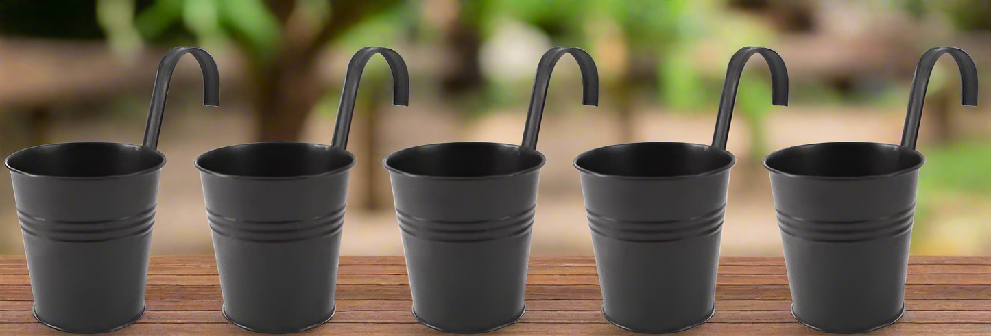 0.75L black plant pot ideal for herbs or small succulents