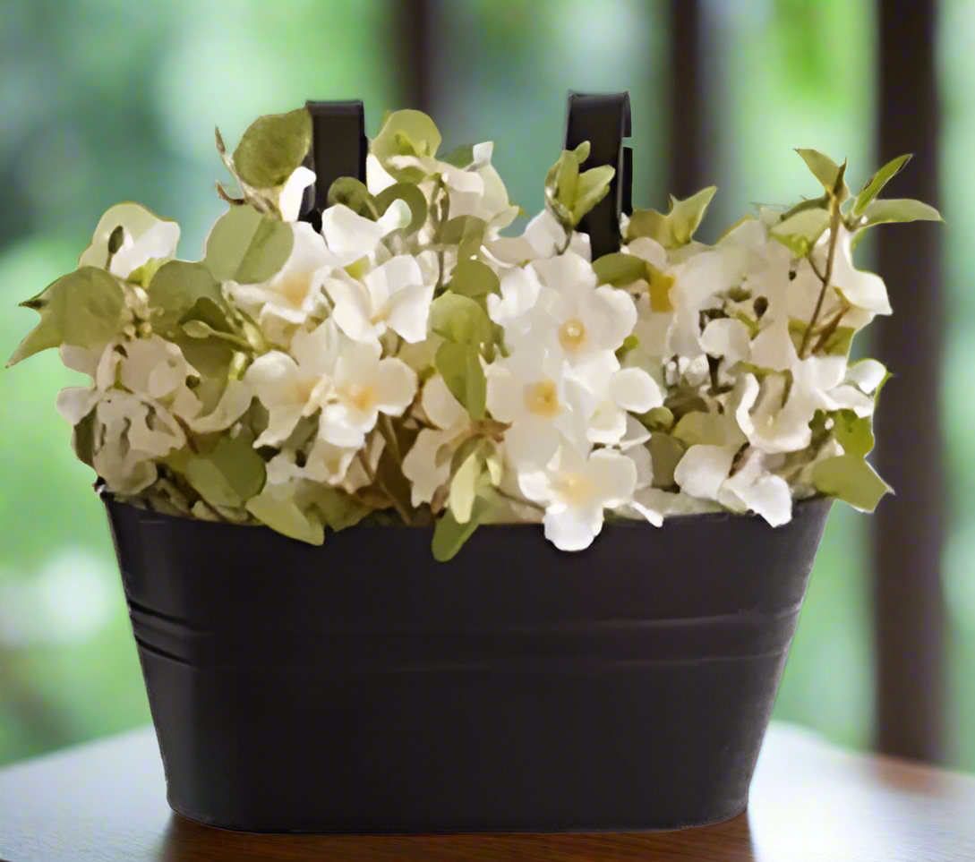 Black metal plant pot suitable for indoor and outdoor use