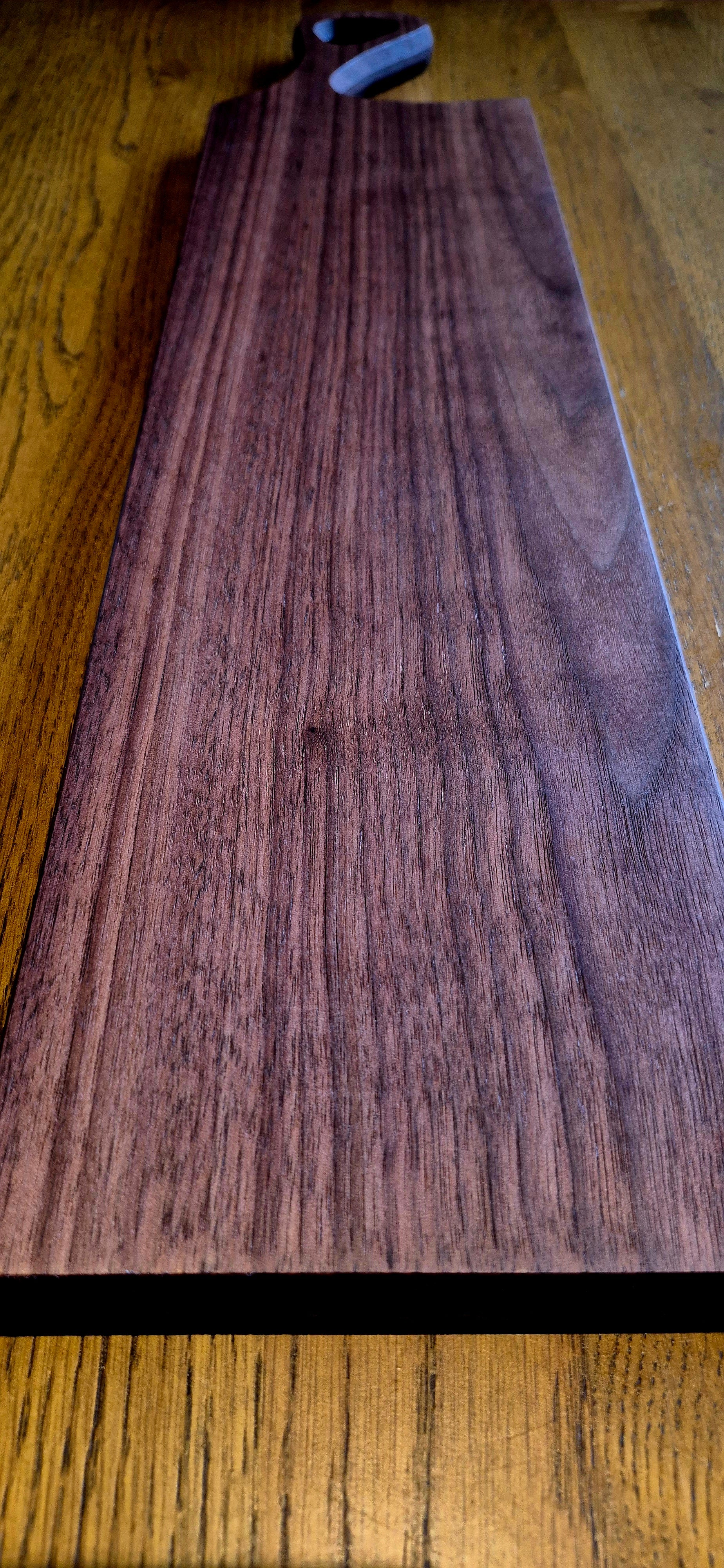 Close-up of the premium dark American Walnut wood grain on a handcrafted serving platter