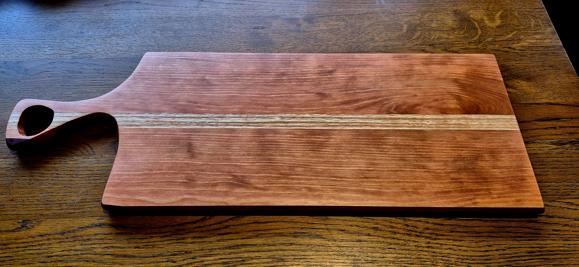 A side profile shot of the 20mm thick hardwood board, showing the smooth hand-sanded edges and oil finish